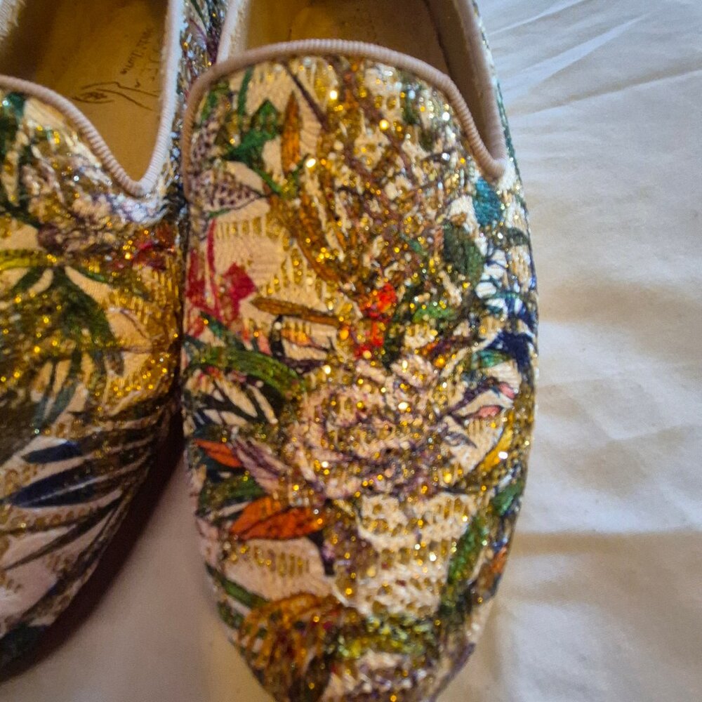 Ladies Aerosoles .Size 7. Embroidered.Beauty and Comfort.